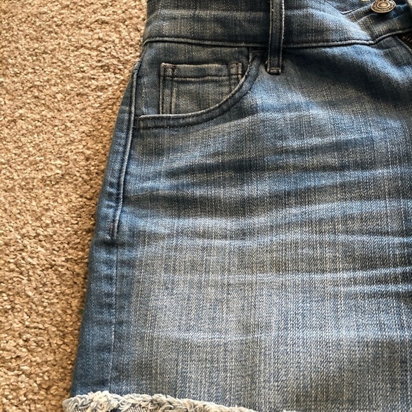 Old Navy “ THE SWEETHEART “ shorts, size 2 - Picture 3 of 11